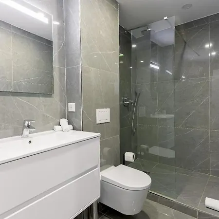 Good Vibes - 10mn From Harbor, 5mn From Palais And Train Station, Central, Ac, Comfy Appartement